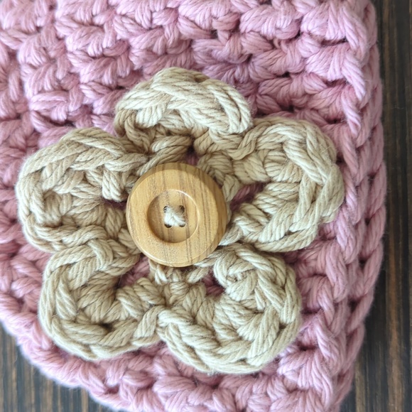 Newborn knitted pink & beige hat - perfect for photoshoots - Picture 3 of 5